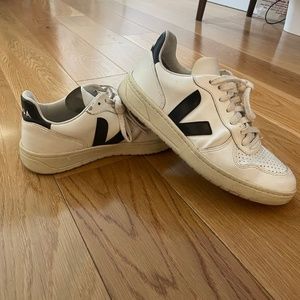 Veja Sneakers V12